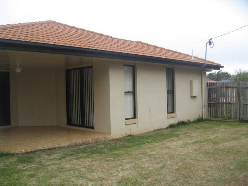 2 Menzies Street, Middle Ridge QLD 4350