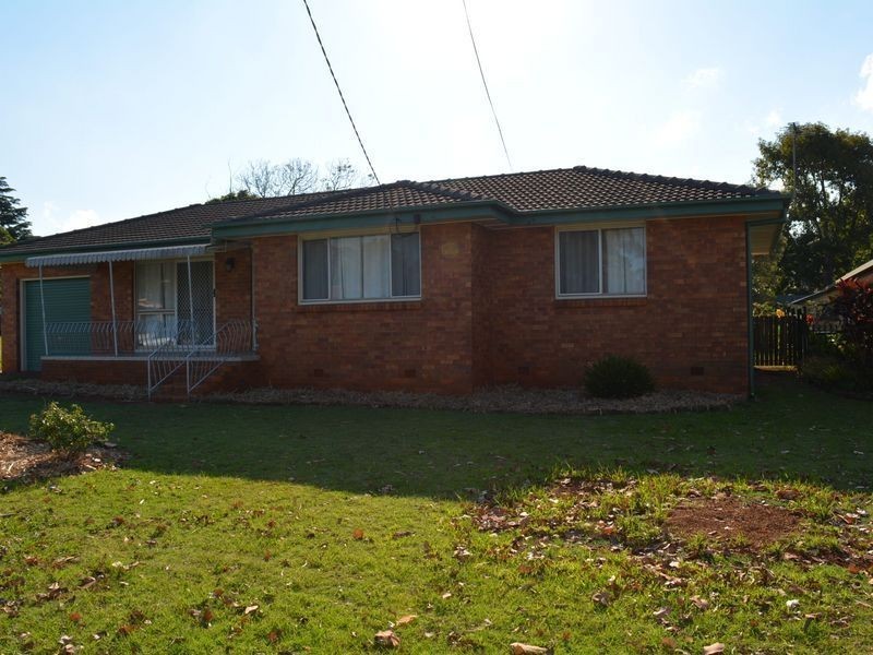 11 Leahy Street, Rockville QLD 4350