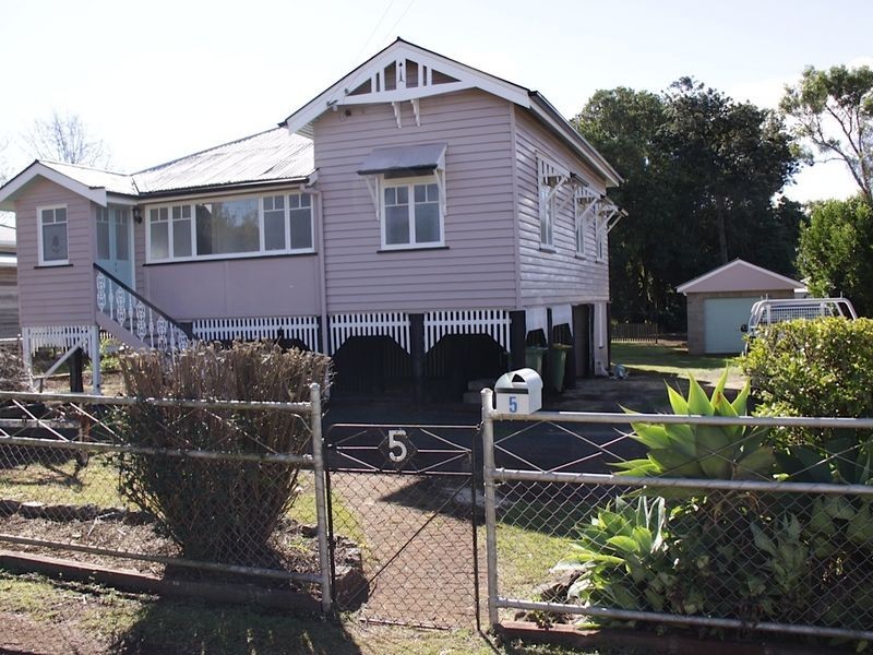 5 Charles Street, Newtown QLD 4350