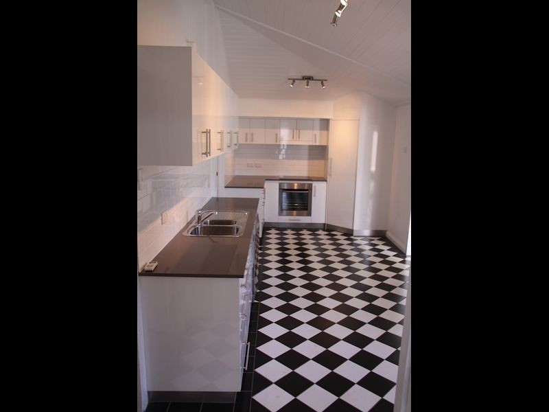 5 Charles Street, Newtown QLD 4350