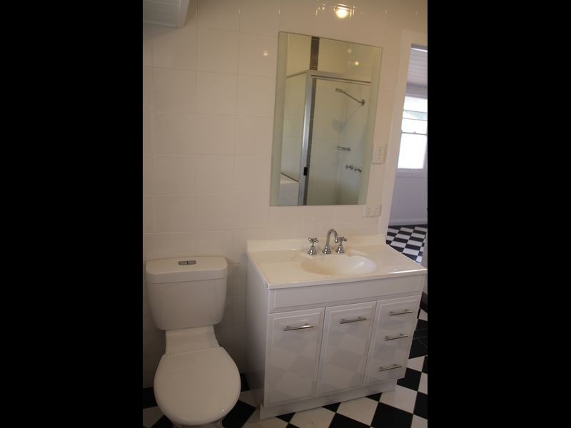 5 Charles Street, Newtown QLD 4350