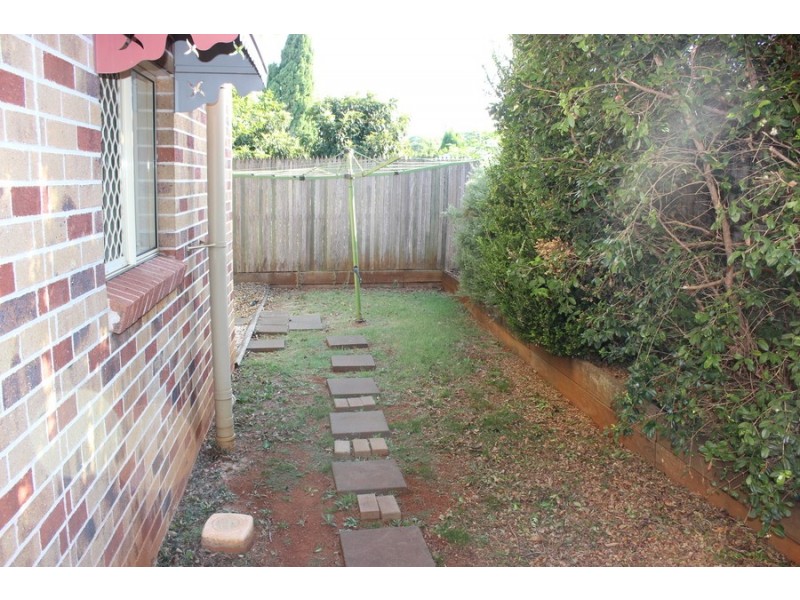 6/33 Helen Street, Newtown QLD 4350