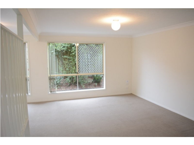 2/390 Stenner Street, Kearneys Spring QLD 4350