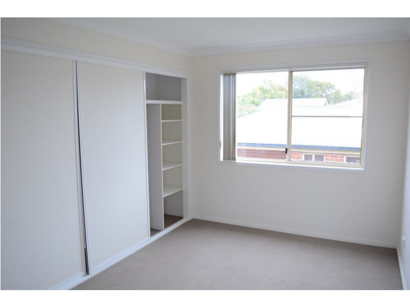 2/390 Stenner Street, Kearneys Spring QLD 4350