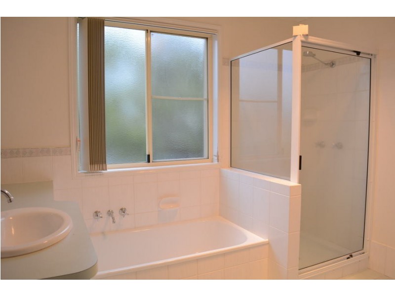 2/390 Stenner Street, Kearneys Spring QLD 4350