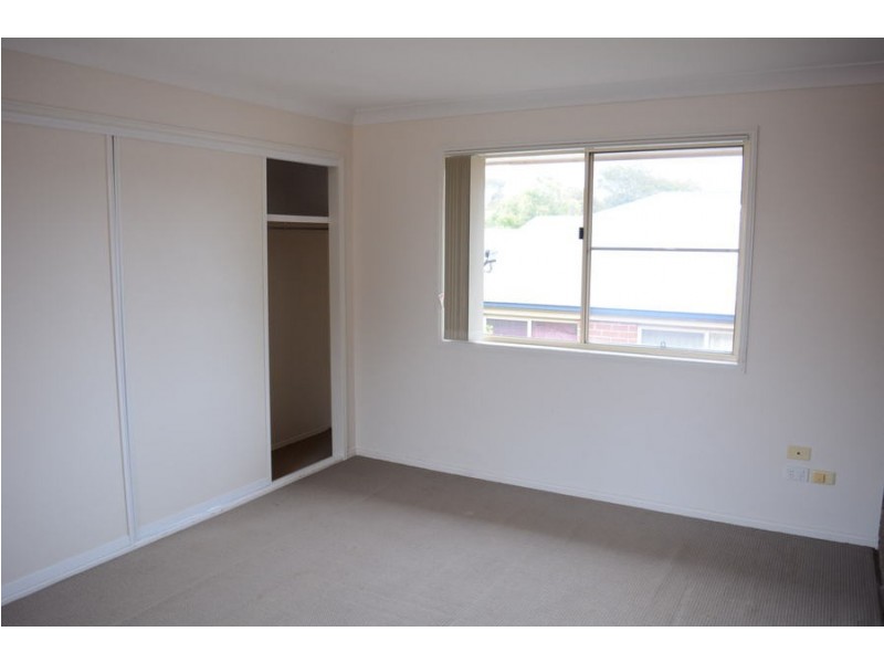 2/390 Stenner Street, Kearneys Spring QLD 4350