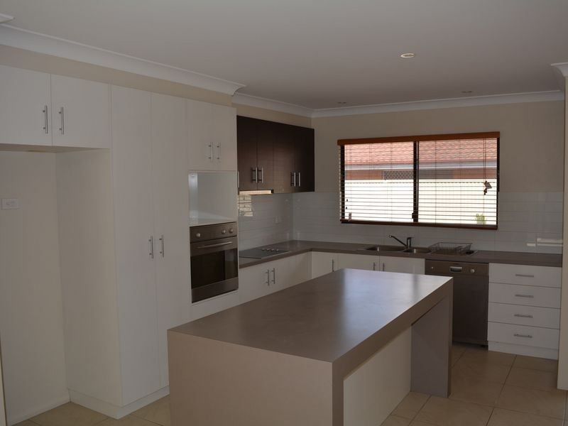 1/301B James Street, Newtown QLD 4350