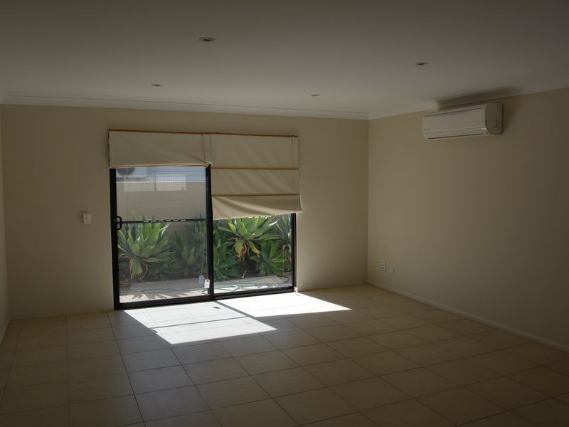 1/301B James Street, Newtown QLD 4350