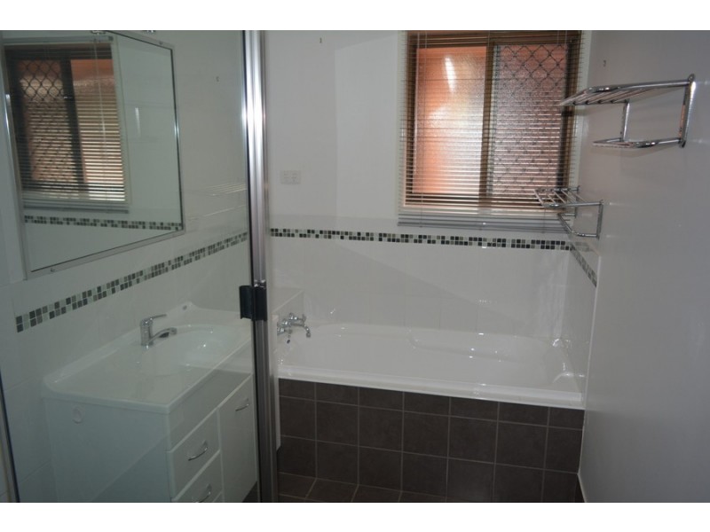 1/6 Batten Court, Wilsonton QLD 4350