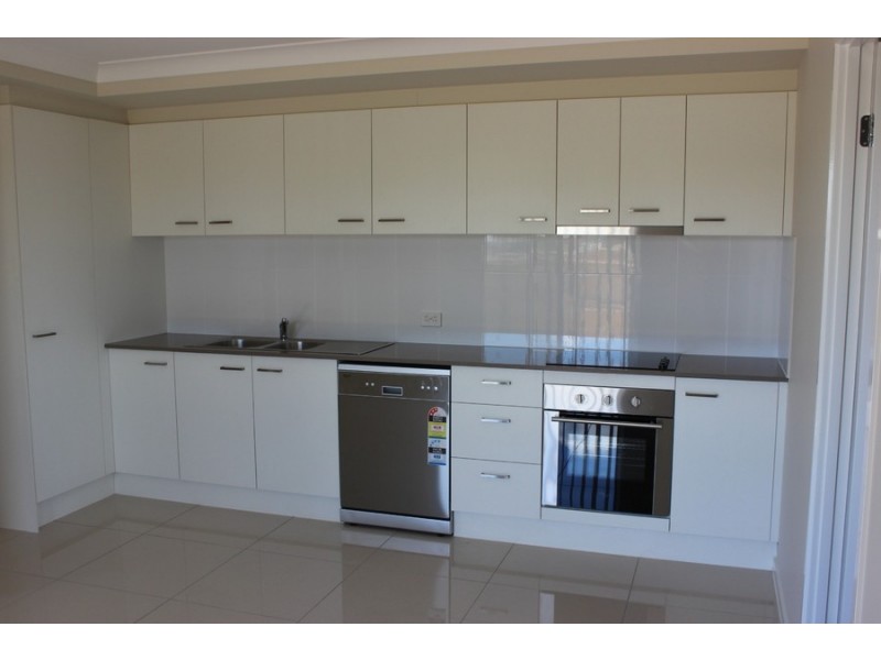 2/10 WEEBAH Place, Cambooya QLD 4358