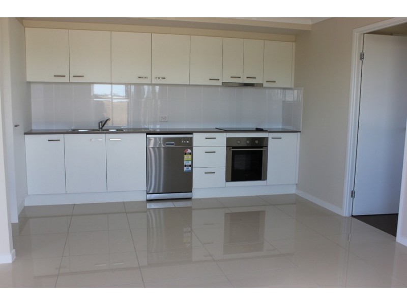 2/10 WEEBAH Place, Cambooya QLD 4358