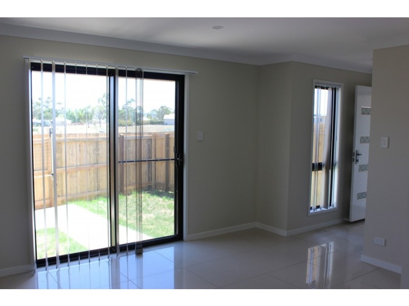 2/10 WEEBAH Place, Cambooya QLD 4358