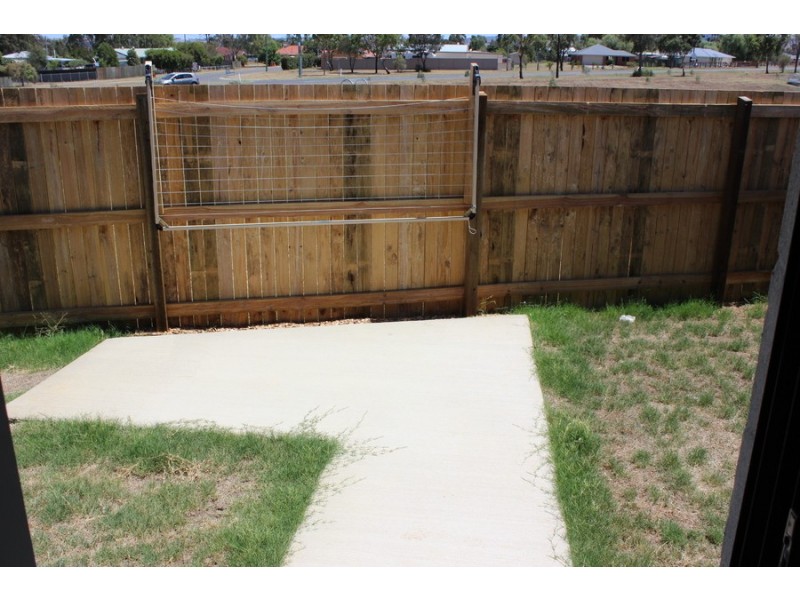 2/10 WEEBAH Place, Cambooya QLD 4358