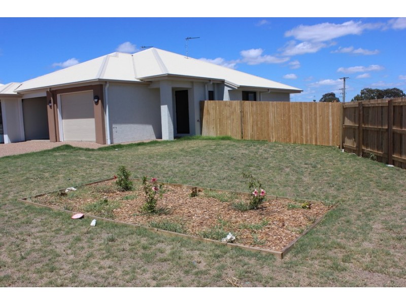 2/10 WEEBAH Place, Cambooya QLD 4358