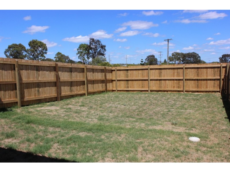 2/10 WEEBAH Place, Cambooya QLD 4358