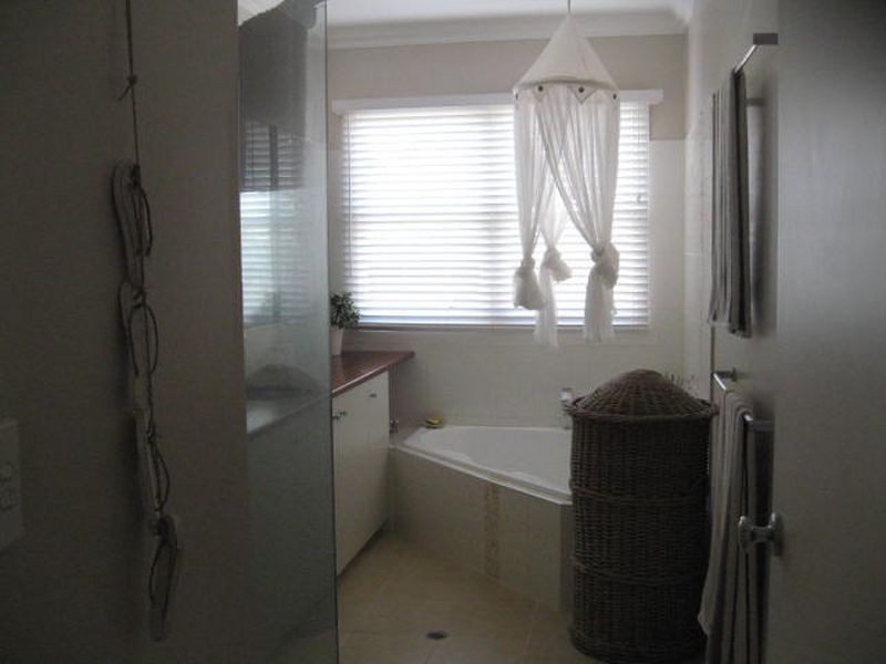 64 Wooldridge Street, Mount Lofty QLD 4350