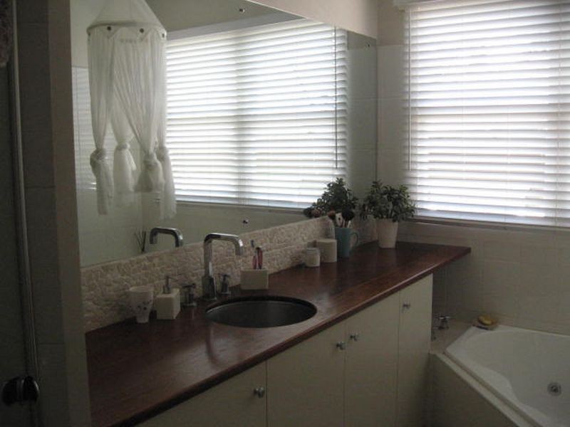 64 Wooldridge Street, Mount Lofty QLD 4350