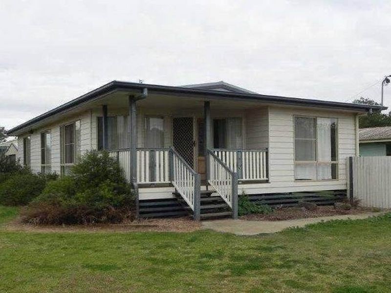 6 Milligan Street, Oakey QLD 4401