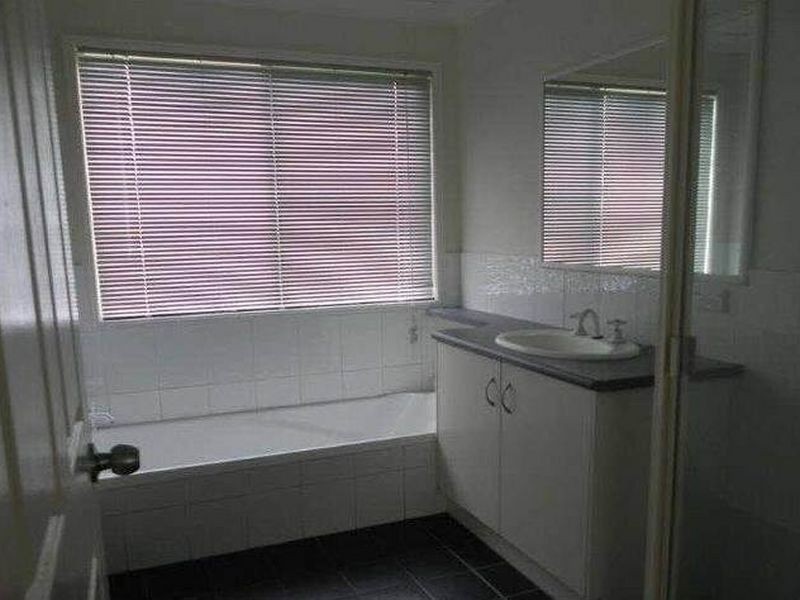 6 Milligan Street, Oakey QLD 4401