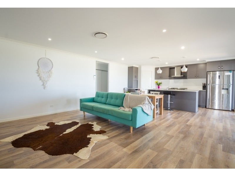 2 Pepperwood Place, Withcott QLD 4352