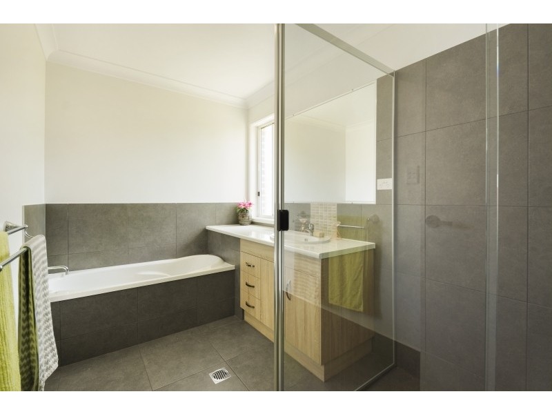 2 Pepperwood Place, Withcott QLD 4352