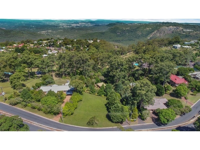 17 Hilltop Crescent, Blue Mountain Heights QLD 4350