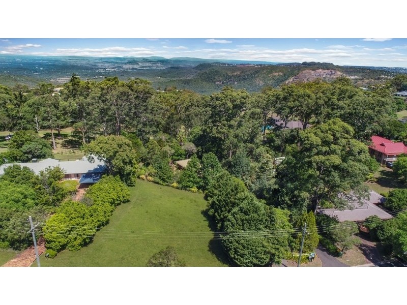 17 Hilltop Crescent, Blue Mountain Heights QLD 4350