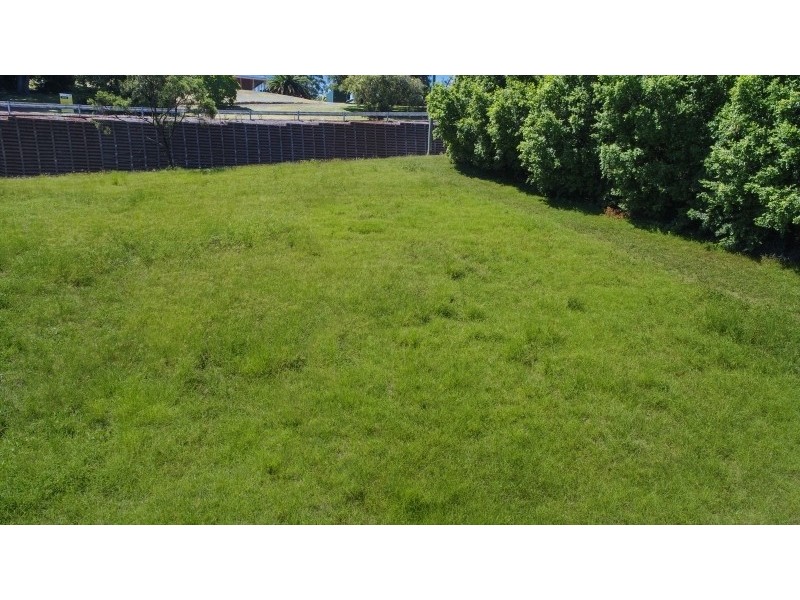 17 Hilltop Crescent, Blue Mountain Heights QLD 4350