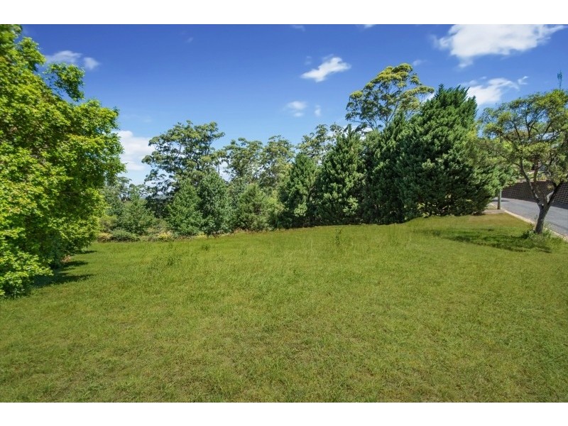 17 Hilltop Crescent, Blue Mountain Heights QLD 4350