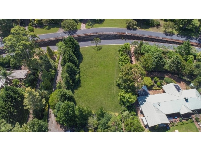 17 Hilltop Crescent, Blue Mountain Heights QLD 4350