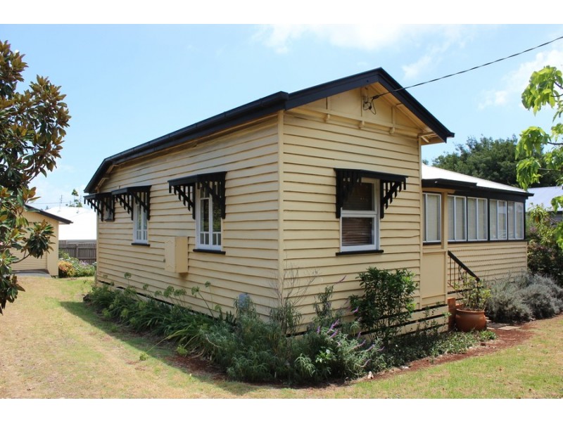 705 Ruthven Street, South Toowoomba QLD 4350