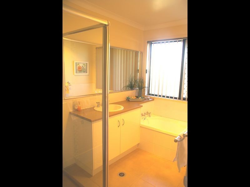 14 Cinnamon Drive, Glenvale QLD 4350