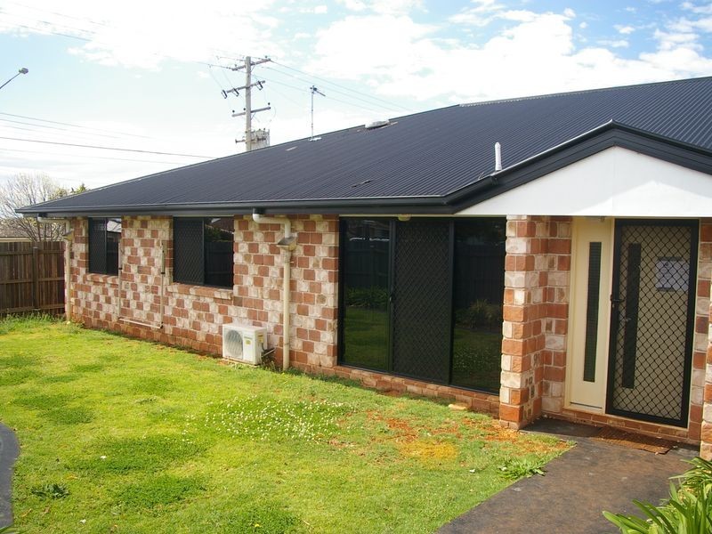 2/214 Taylor Street, Newtown QLD 4350