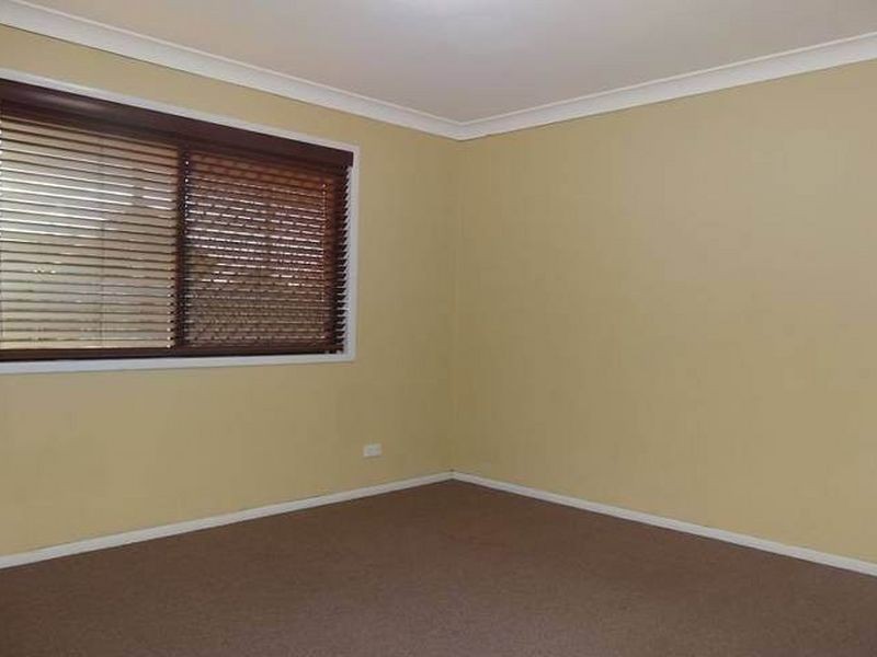 2/214 Taylor Street, Newtown QLD 4350