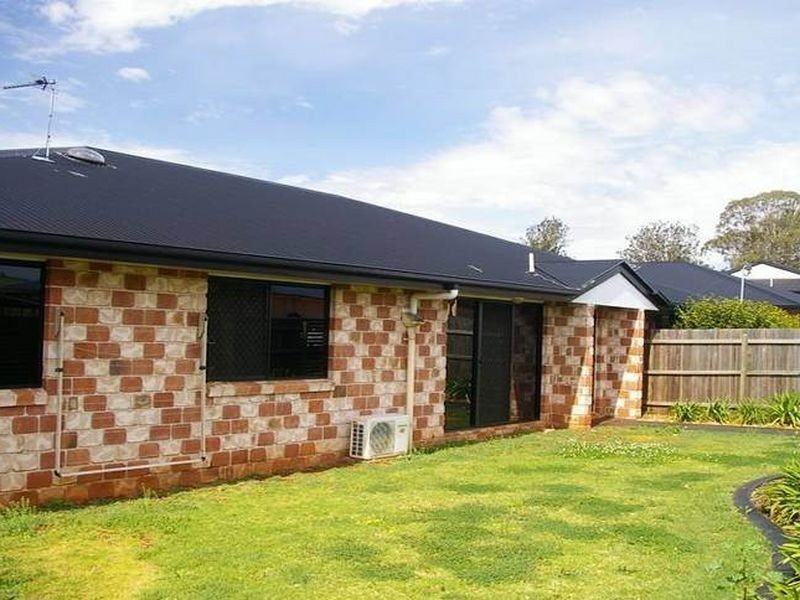 2/214 Taylor Street, Newtown QLD 4350