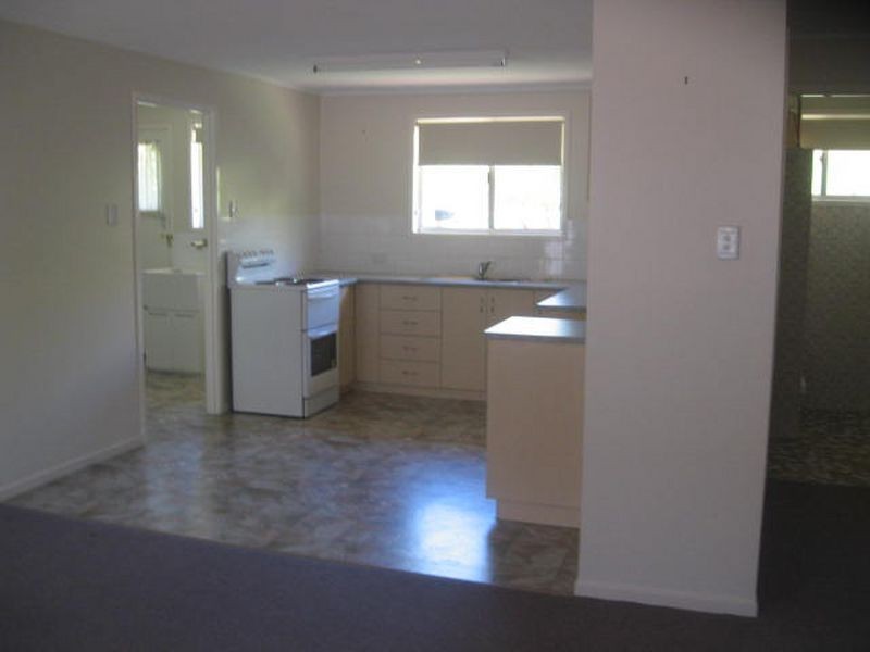 1/64 Hoey Street, Kearneys Spring QLD 4350