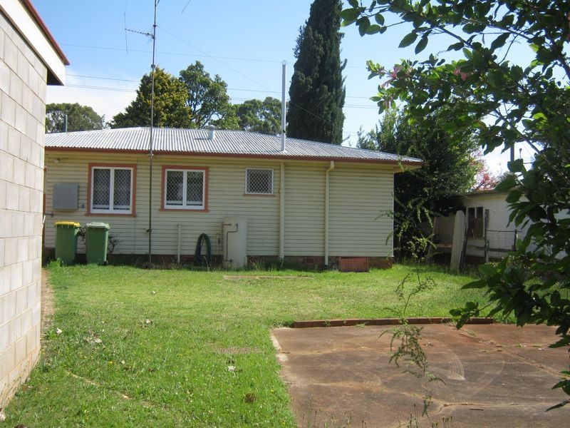 33 Weetwood Street, Newtown QLD 4350