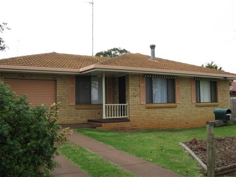 390 Hume Street, Kearneys Spring QLD 4350