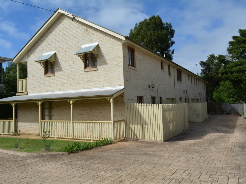 1/4 Creek Street, East Toowoomba QLD 4350