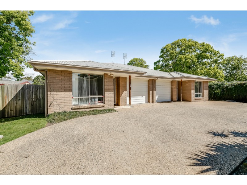 1&2/108A James Street, South Toowoomba QLD 4350