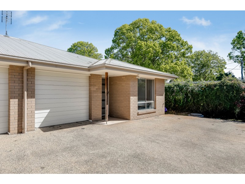 1&2/108A James Street, South Toowoomba QLD 4350