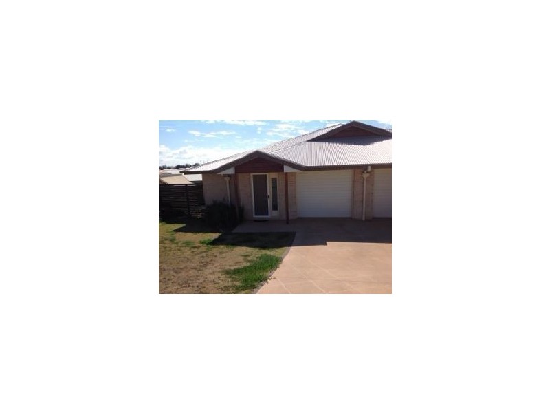 2/17 Winning Street, Glenvale QLD 4350