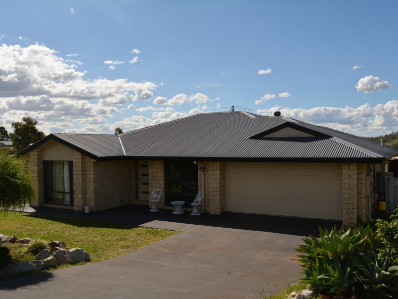 12 Roderick Street, Cotswold Hills QLD 4350