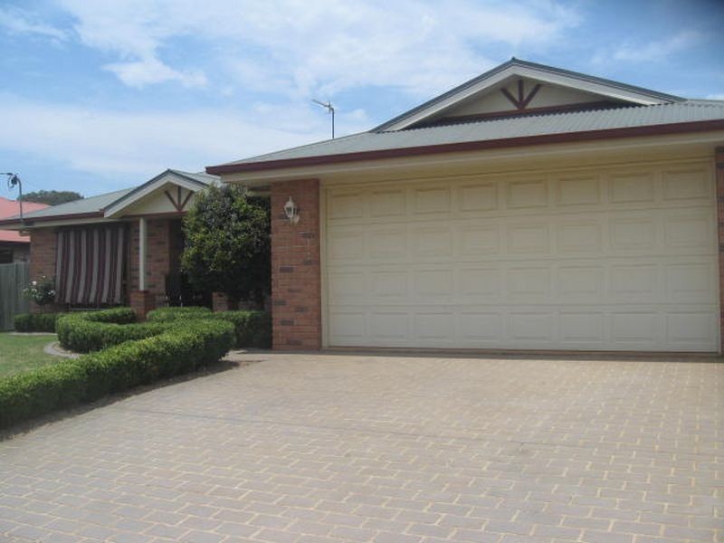 16 Pillar Street, Middle Ridge QLD 4350