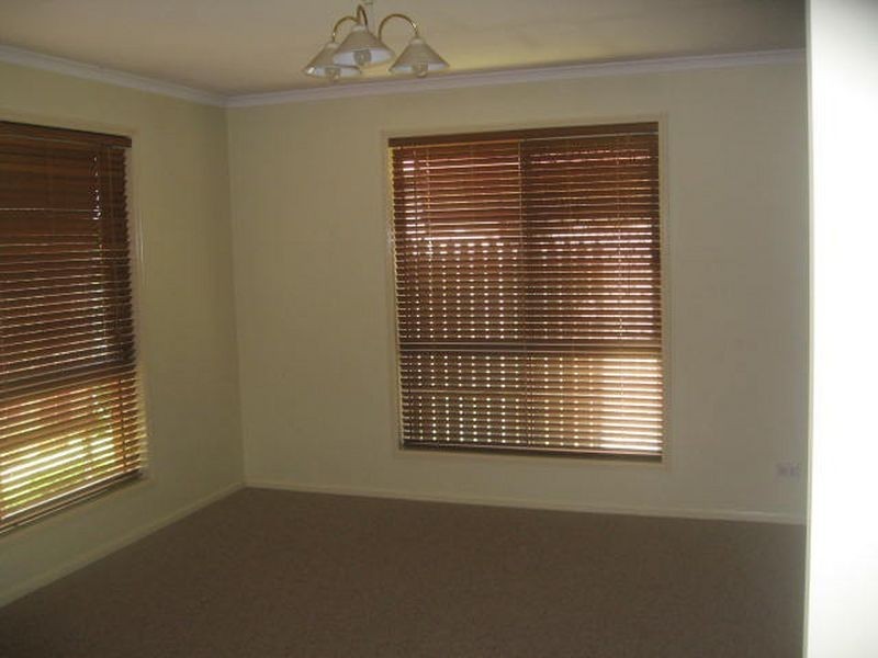16 Pillar Street, Middle Ridge QLD 4350