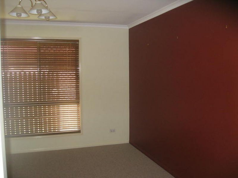 16 Pillar Street, Middle Ridge QLD 4350