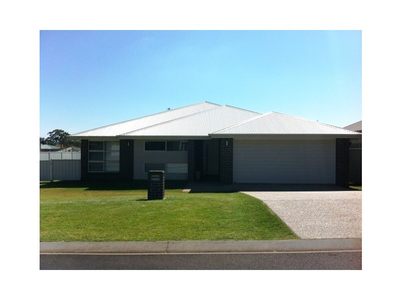 15 Pearl Court, Rangeville QLD 4350
