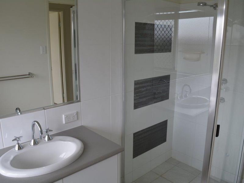 1/2 Meagan Close, Kearneys Spring QLD 4350