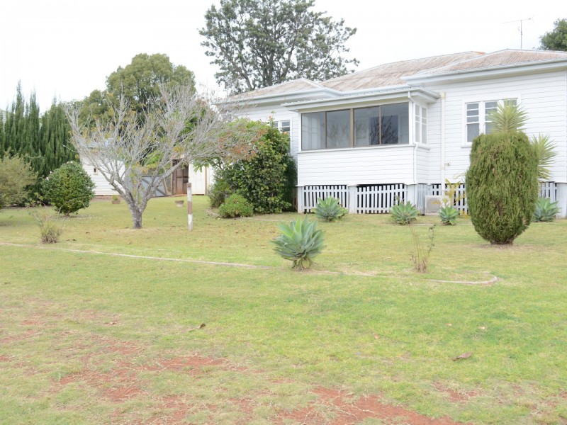 32 Avondale Street, Newtown QLD 4350