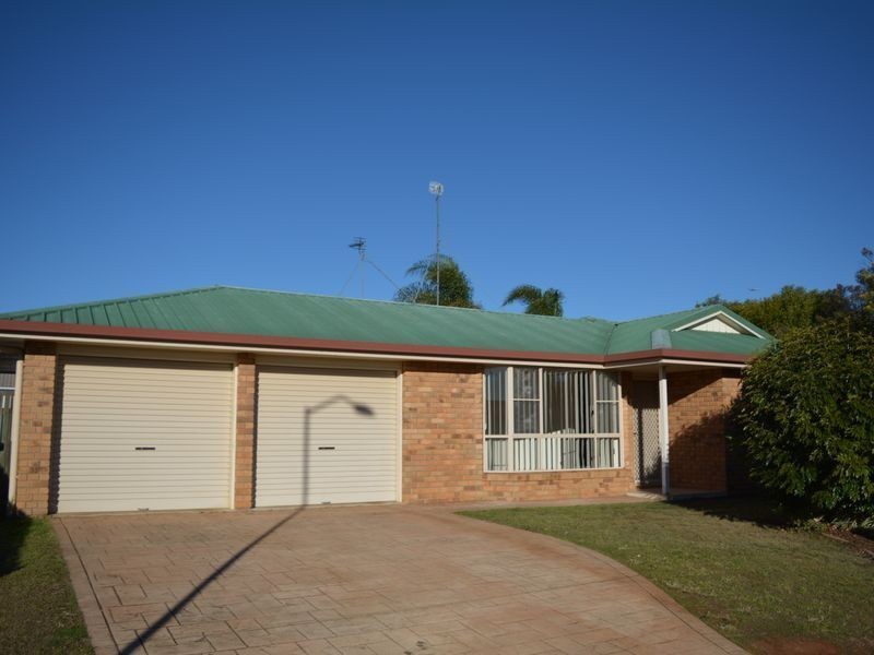 8 Black Court, Rockville QLD 4350